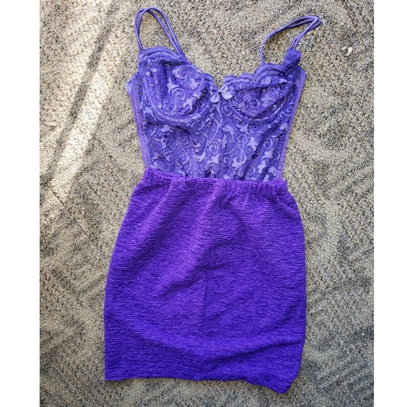 Dresses & Skirts - Pretty purple stretchy vintage skirt